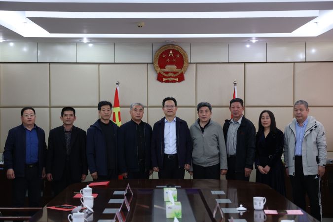 济阳区人民法院举行干警光荣退休座谈会